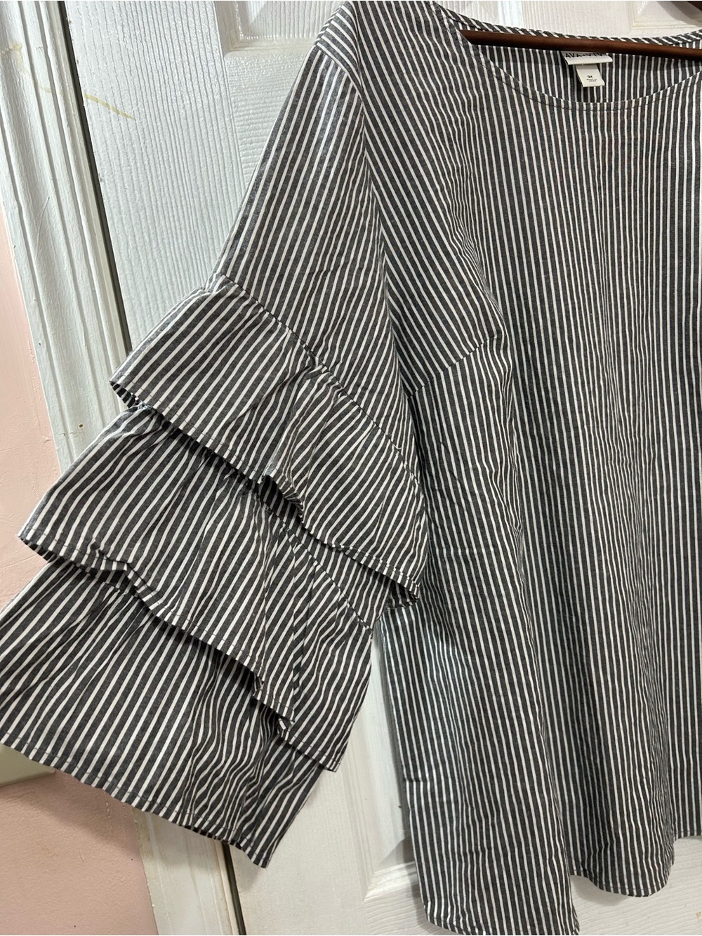 Ava & Viv 3X Gray White Stripe Tiered Ruffle Sleeve Blouse Plus Size Top - Picture 3 of 6